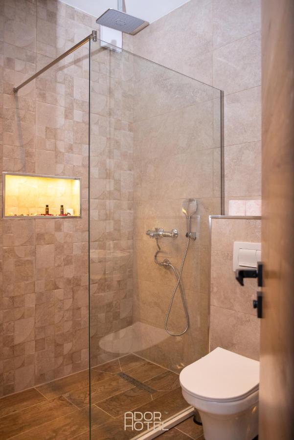 Ador Hotel North Mitrovica Buitenkant foto